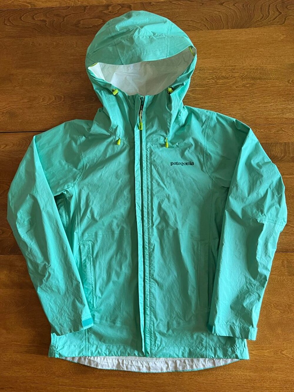 Patagonia light green shell jacket S